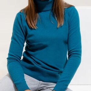 OLKO - Turtleneck Sweater - Size S/M